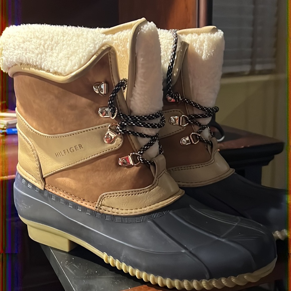 TOMMY HILFIGER Snow Boots - Size 11M